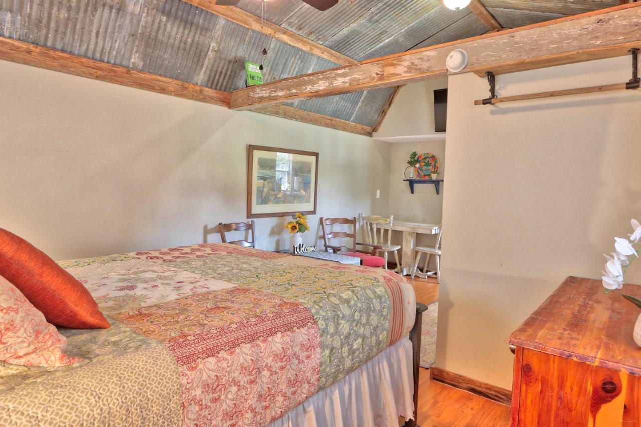 Sunflower Ridge Bungalow Wimberley Exteriör bild