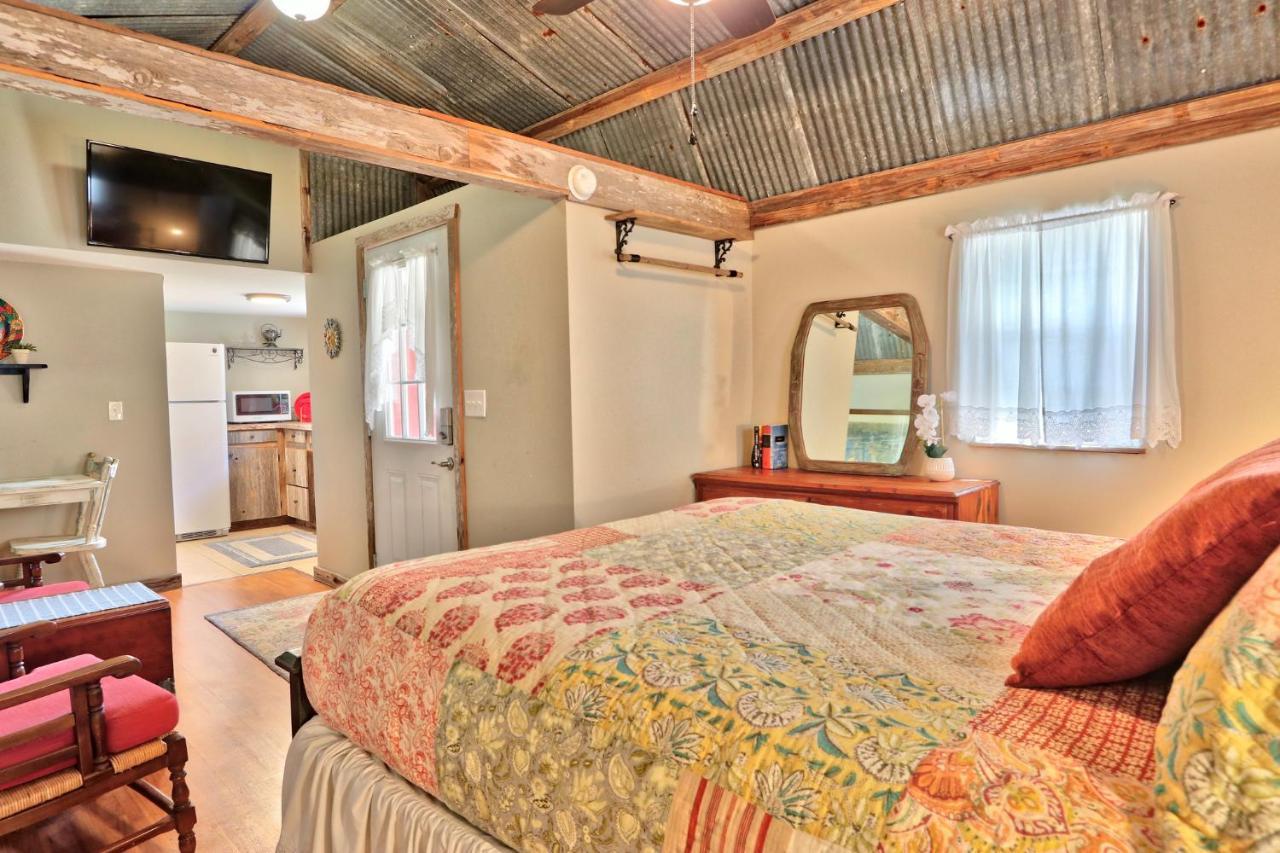 Sunflower Ridge Bungalow Wimberley Exteriör bild